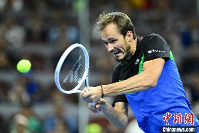 关于德国网球队轻取法国网球队，梅德韦杰夫关键制胜的信息