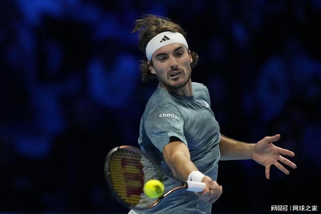 包含西班牙网球队横扫欧洲网球队，西西帕斯统治全场的词条