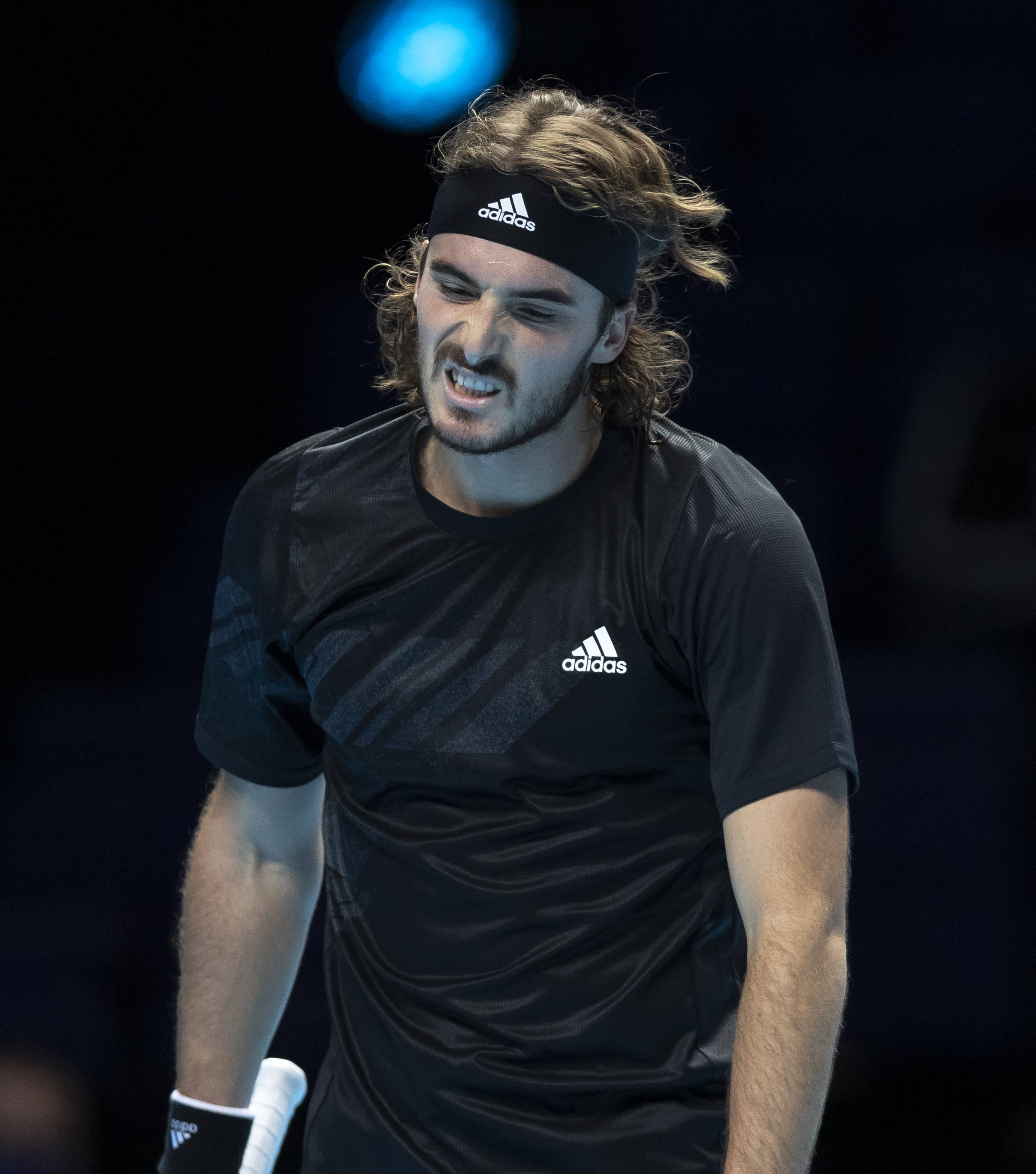 关于西班牙网球队横扫德国网球队,西西帕斯惊艳世界的信息 关于西班牙网球队横扫德国网球队,西西帕斯惊艳世界的信息