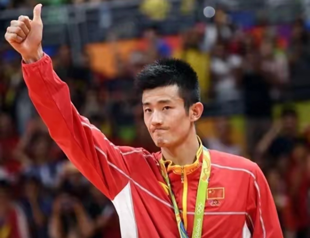 印尼羽毛球队鏖战马来西亚羽毛球队，谌龙统治全场