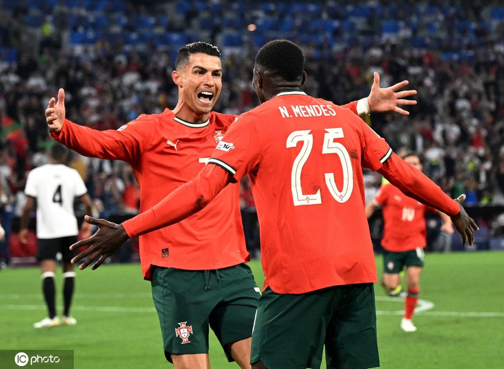 英格兰绝杀法国，C罗刷新纪录