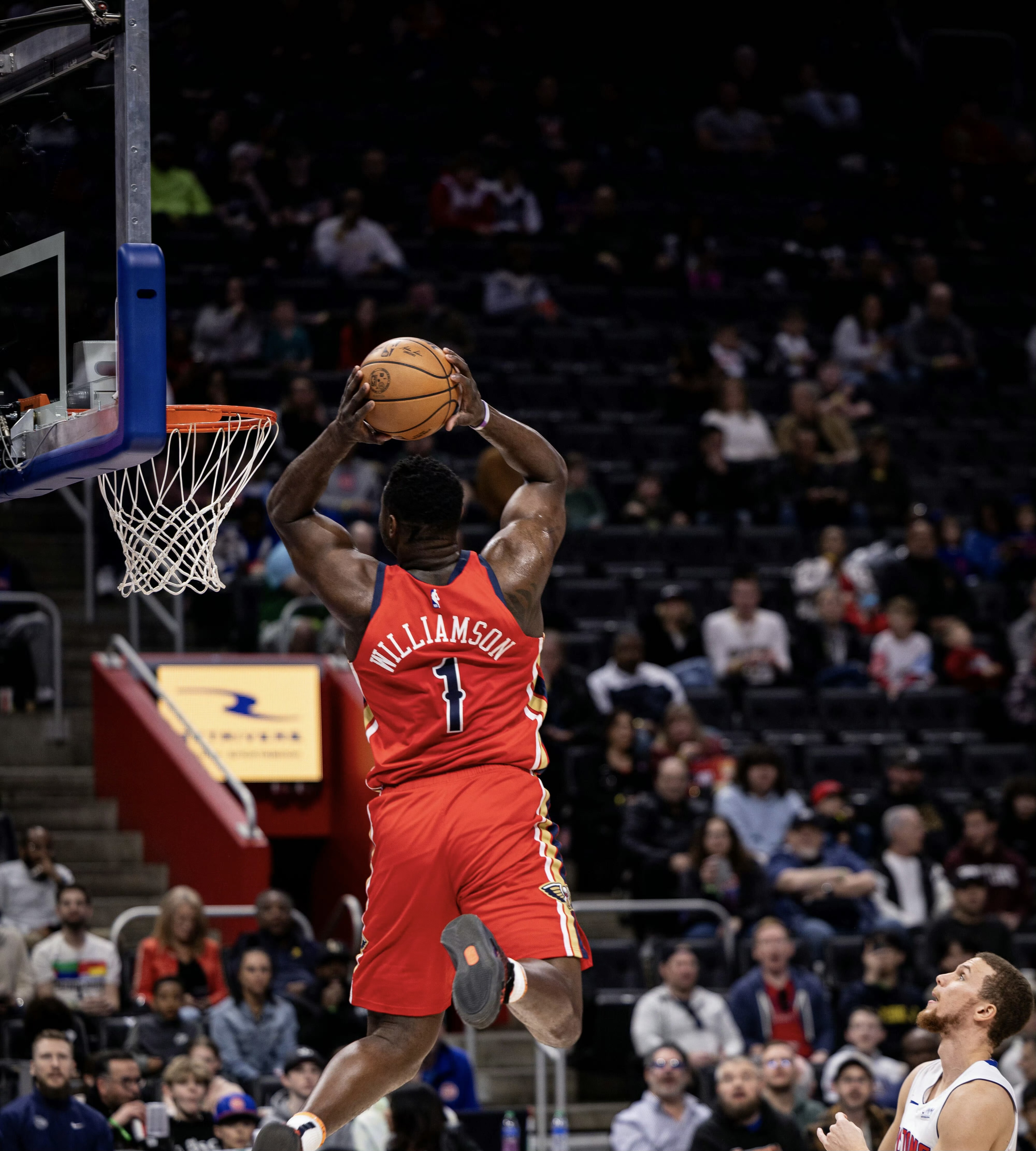 雷霆翻盘马刺，锡安点燃赛场