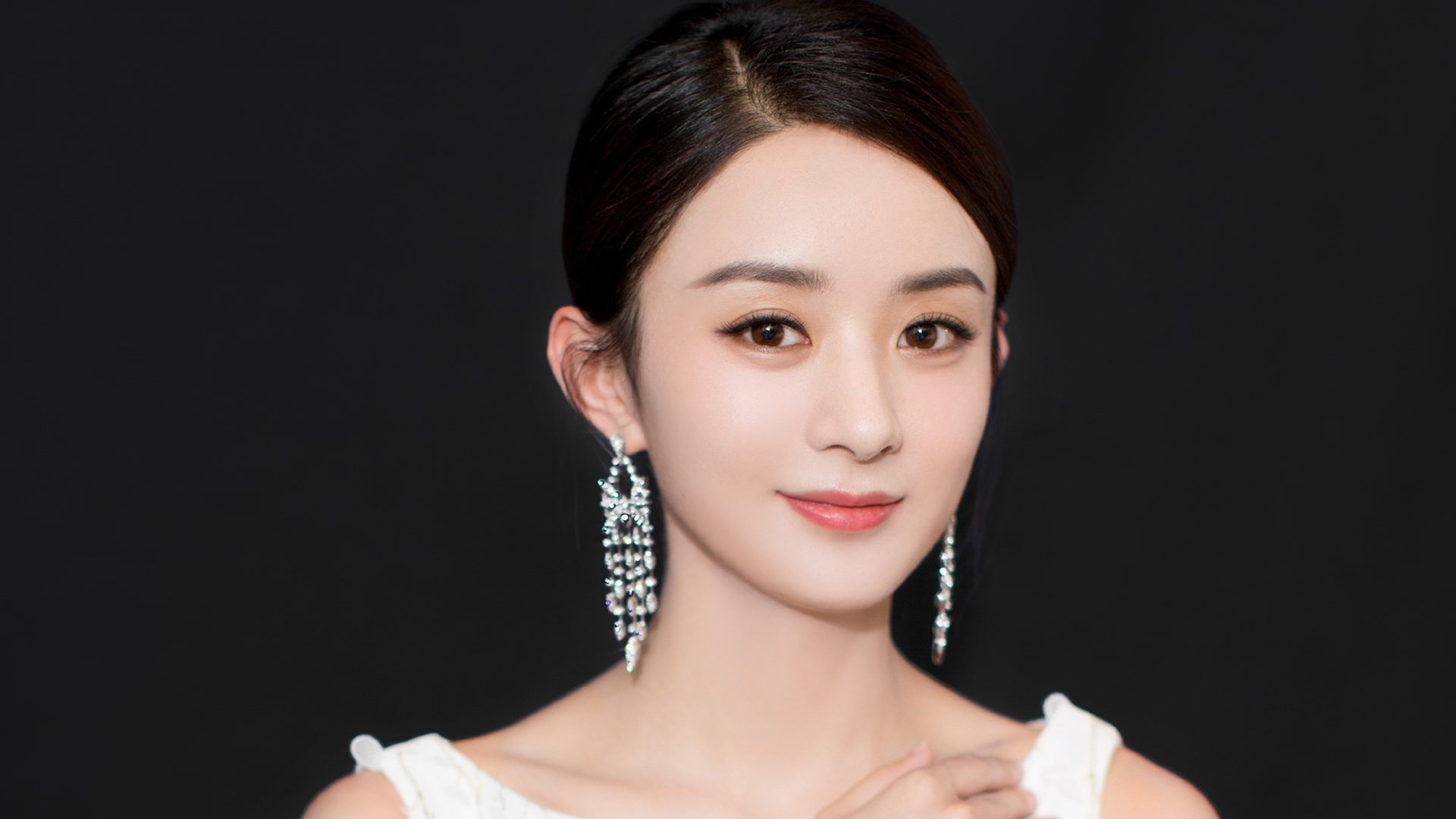 当蓝月照亮桑巴，那不勒斯的双重胜利与维尼修斯的燃烧之谜