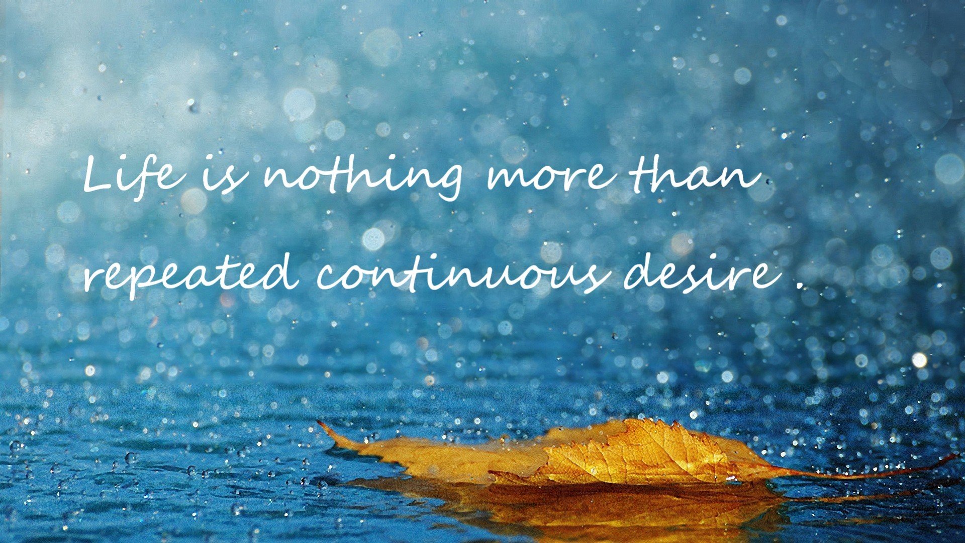 足球与球拍的火焰，两个赛场的燃烧瞬间